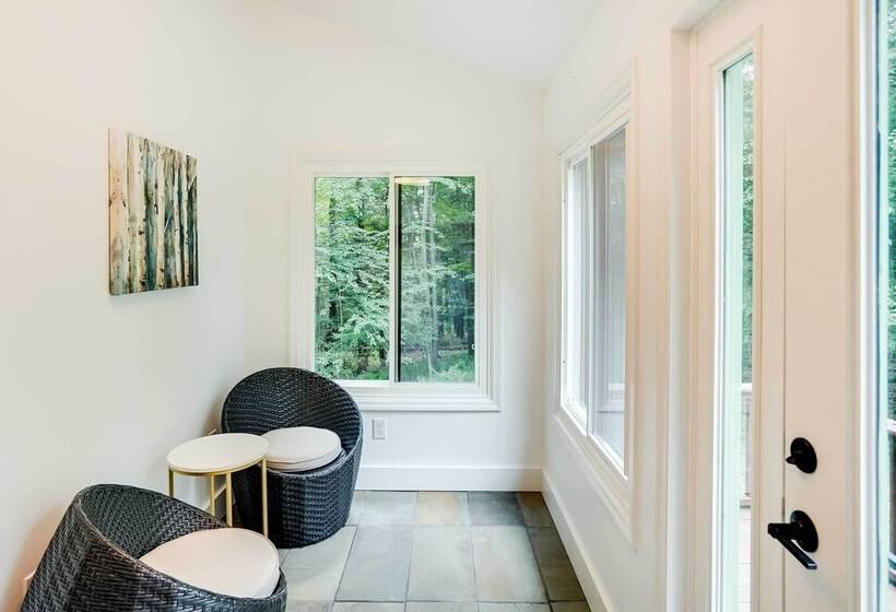 Fully Remodeled Saugerties Retreat On 7 Acres!