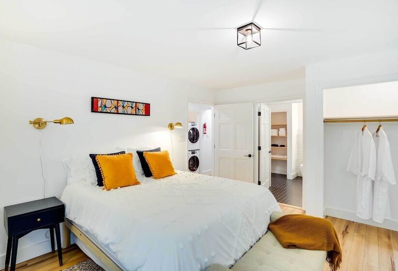 Fully Remodeled Saugerties Retreat On 7 Acres!