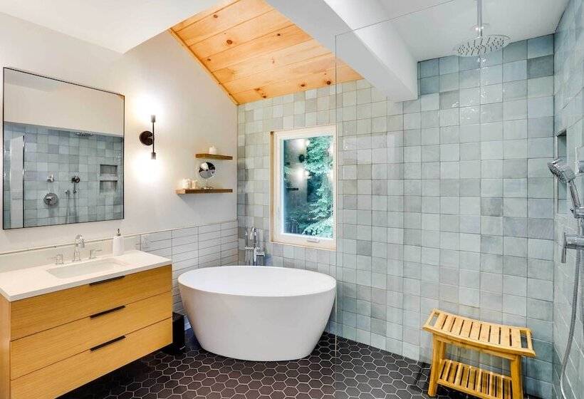 Fully Remodeled Saugerties Retreat On 7 Acres!