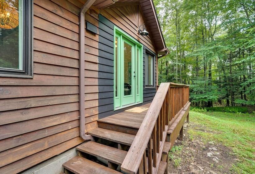 Fully Remodeled Saugerties Retreat On 7 Acres!