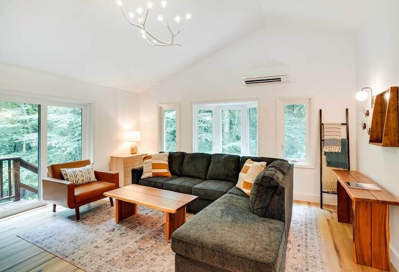 Fully Remodeled Saugerties Retreat On 7 Acres!