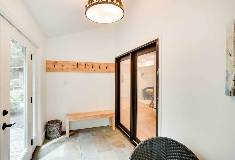 Fully Remodeled Saugerties Retreat On 7 Acres!