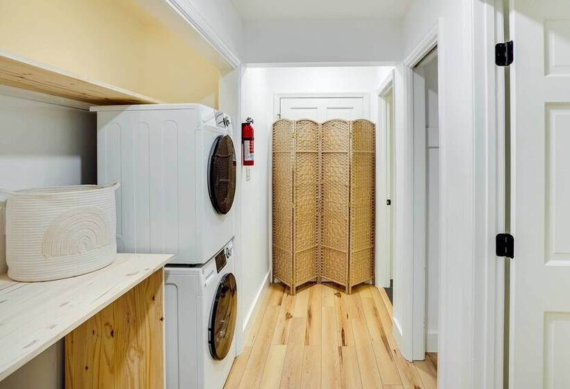 Fully Remodeled Saugerties Retreat On 7 Acres!