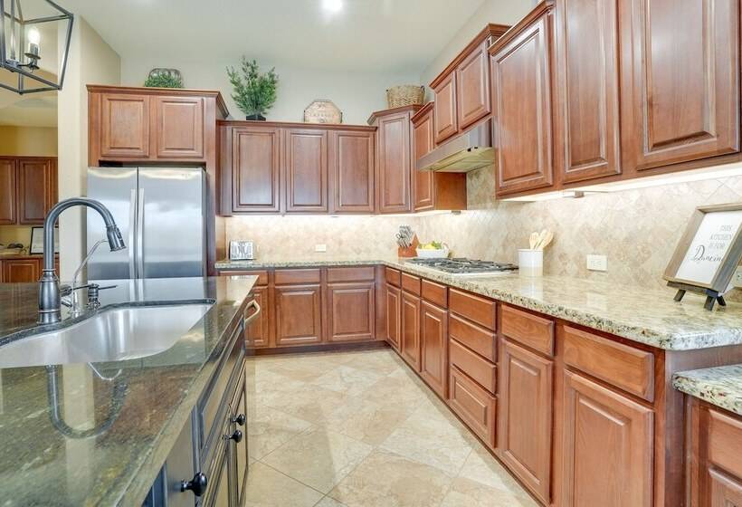 Goodyear Oasis W/ Private Pool & Hot Tub!