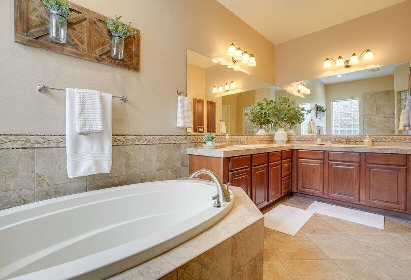 Goodyear Oasis W/ Private Pool & Hot Tub!