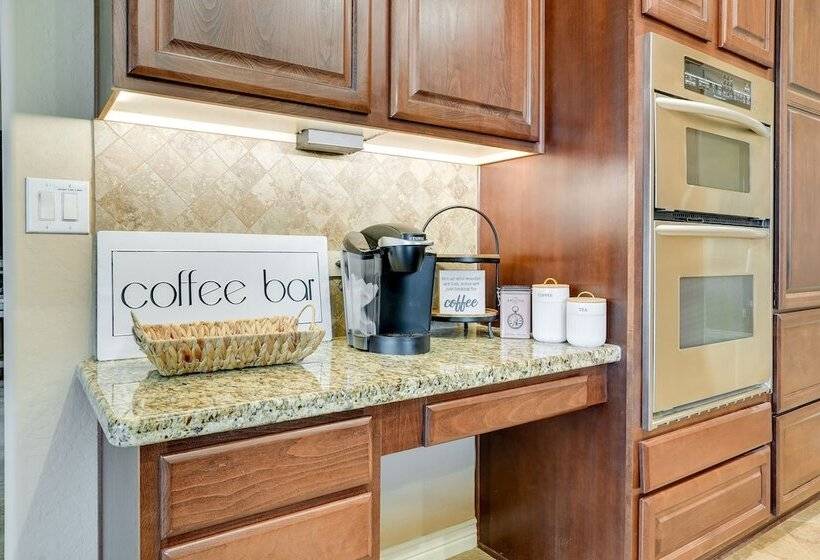 Goodyear Oasis W/ Private Pool & Hot Tub!