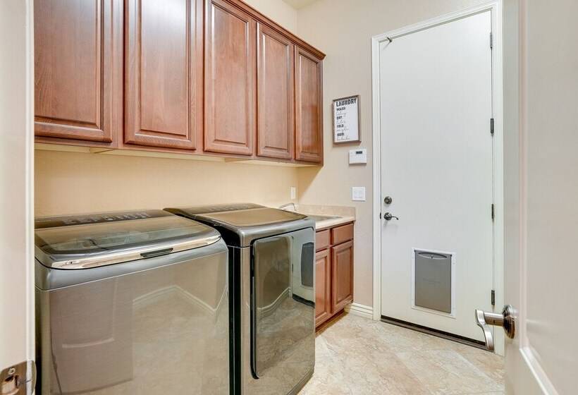 Goodyear Oasis W/ Private Pool & Hot Tub!