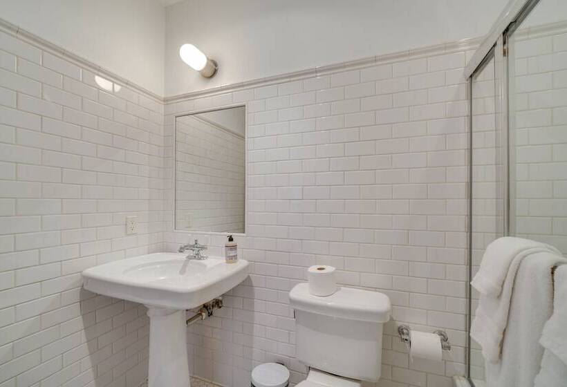 Gorgeous Carpinteria Home: Pool, Spa, Fireplaces!