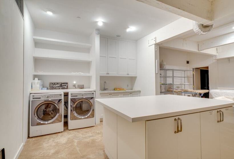 Gorgeous Carpinteria Home: Pool, Spa, Fireplaces!