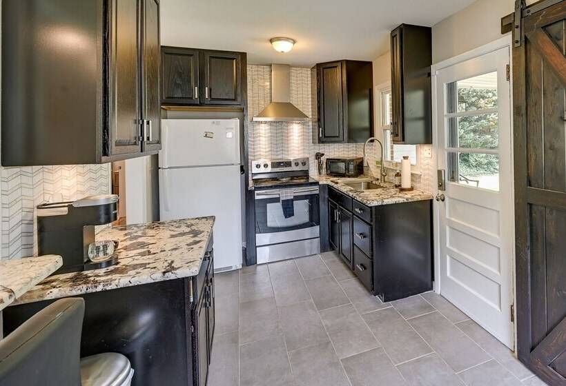 Greensboro Vacation Rental: 2 Mi To Downtown!