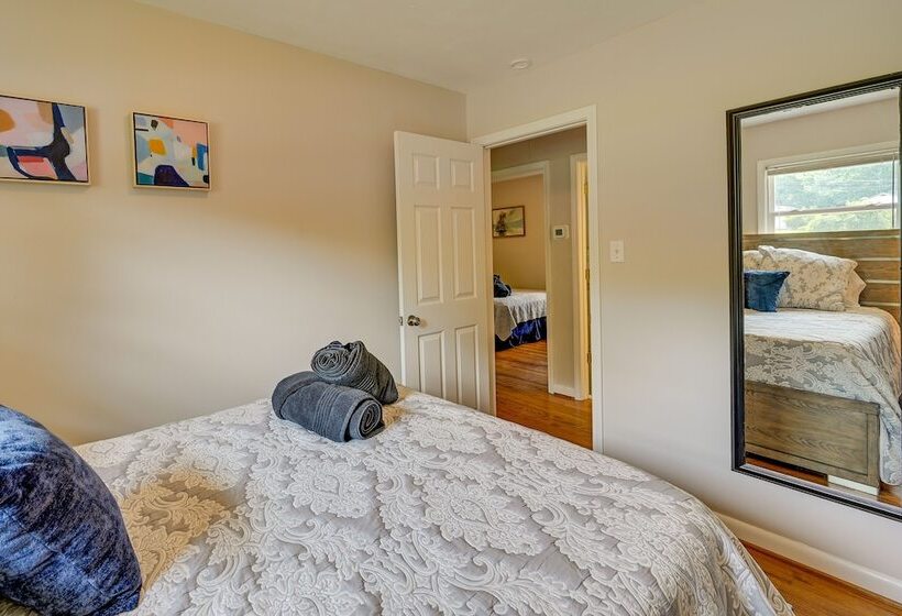 Greensboro Vacation Rental: 2 Mi To Downtown!