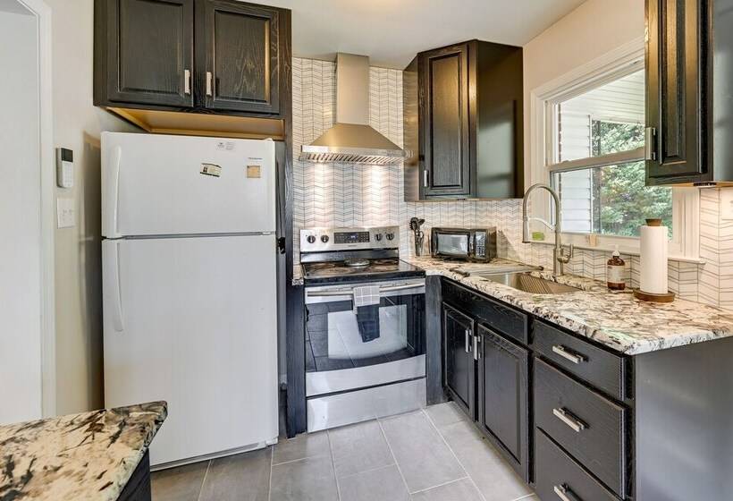 Greensboro Vacation Rental: 2 Mi To Downtown!