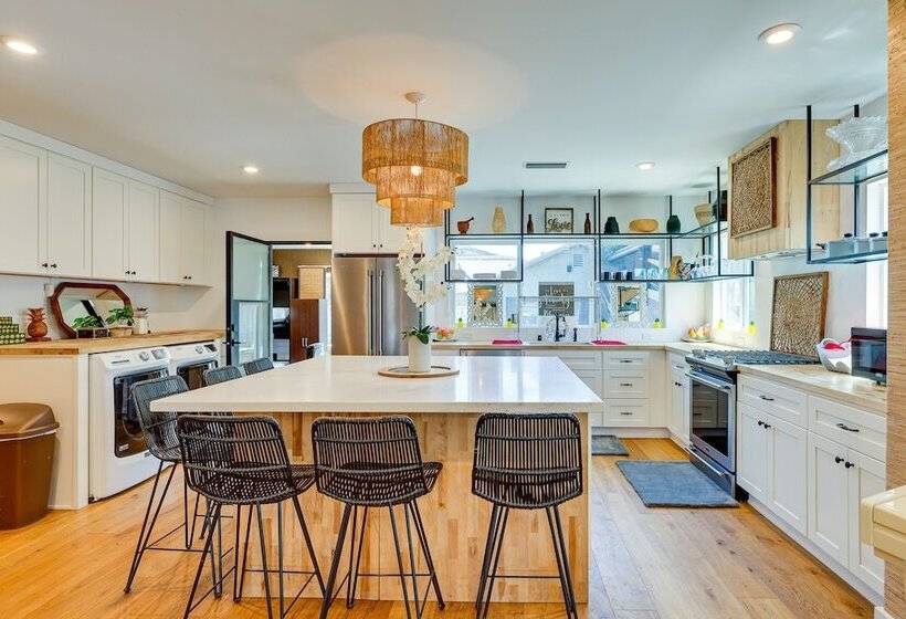 Hawthorne Home W/ Covered Patio & Basketball Court