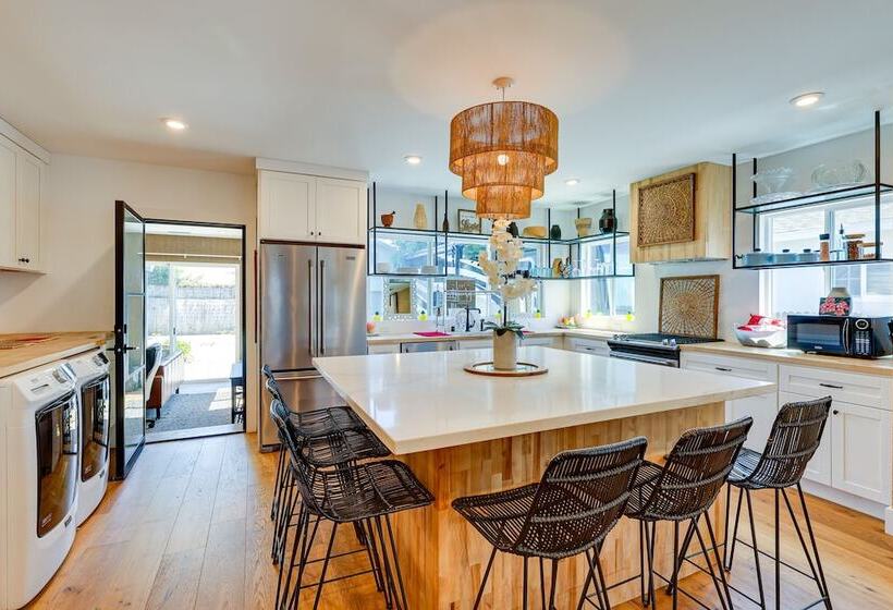 Hawthorne Home W/ Covered Patio & Basketball Court