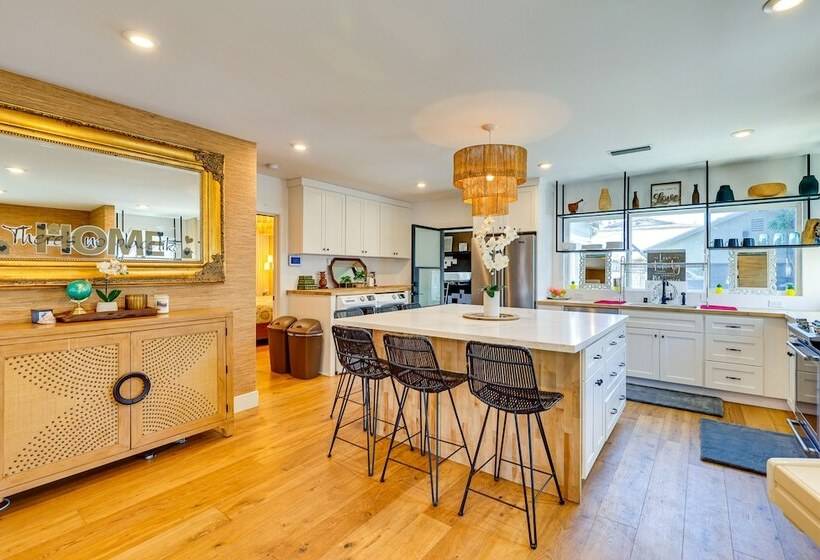 Hawthorne Home W/ Covered Patio & Basketball Court