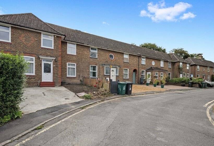 Highway Haven With Free Parking By My Getaways