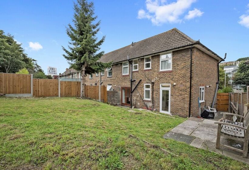 Highway Haven With Free Parking By My Getaways