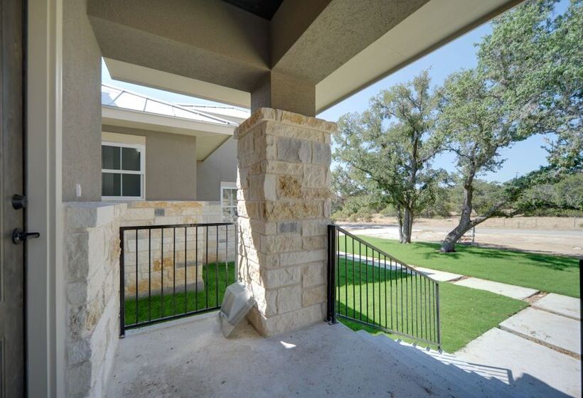 Hill Country Oasis In Spring Branch W/ Patio!