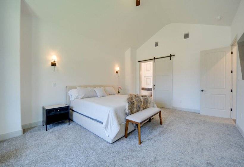 Hill Country Oasis In Spring Branch W/ Patio!