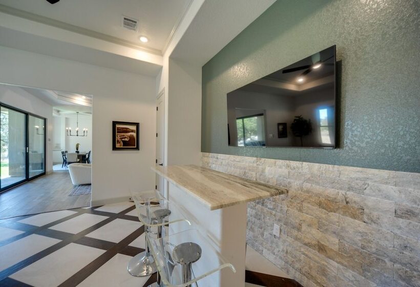 Hill Country Oasis In Spring Branch W/ Patio!