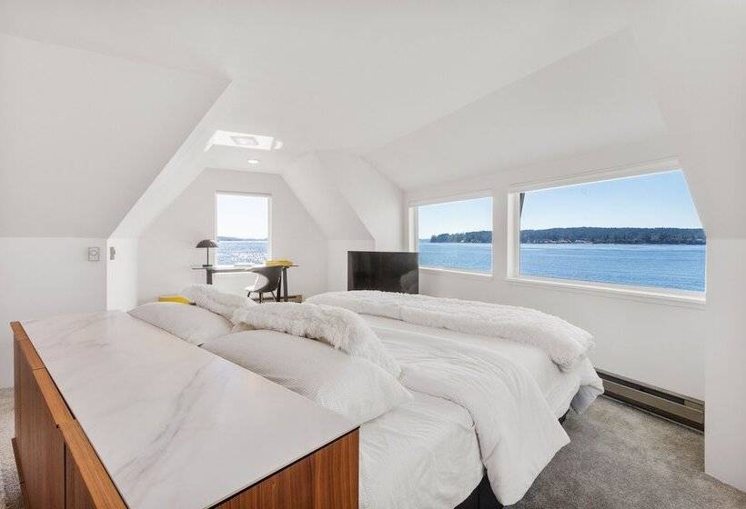 Beachfront Historical Home In University Place!