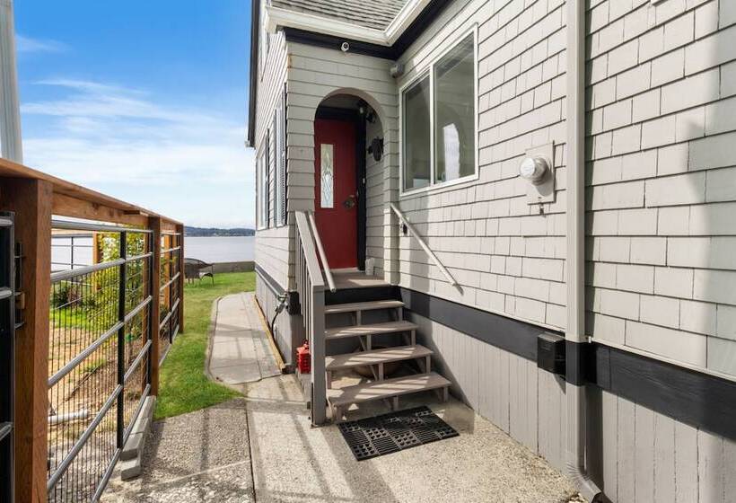 Beachfront Historical Home In University Place!