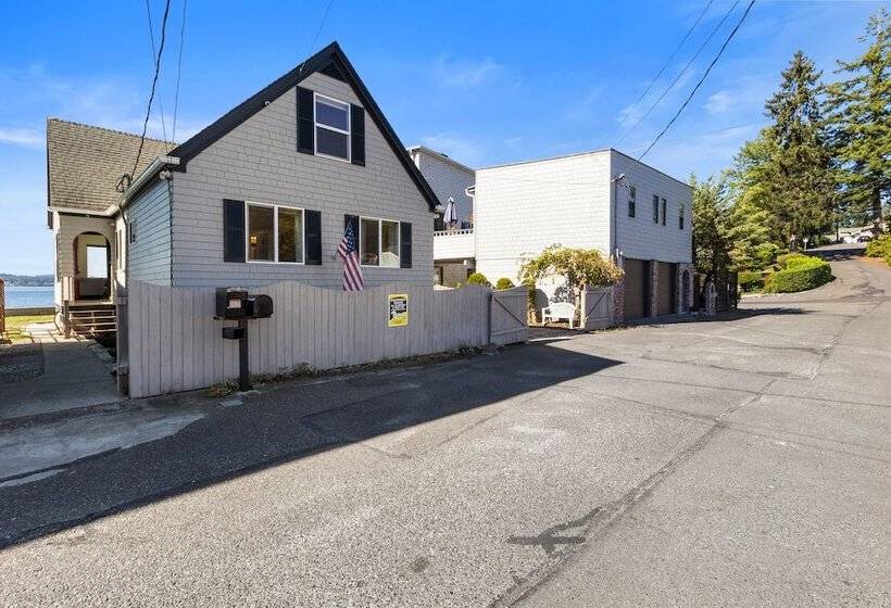 Beachfront Historical Home In University Place!