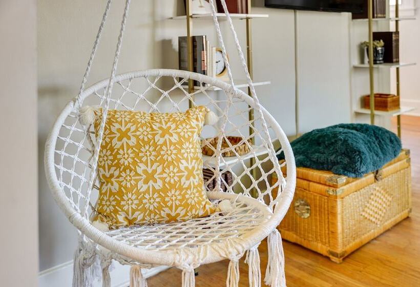 Historic Detroit Bungalow: Pet & Family Friendly