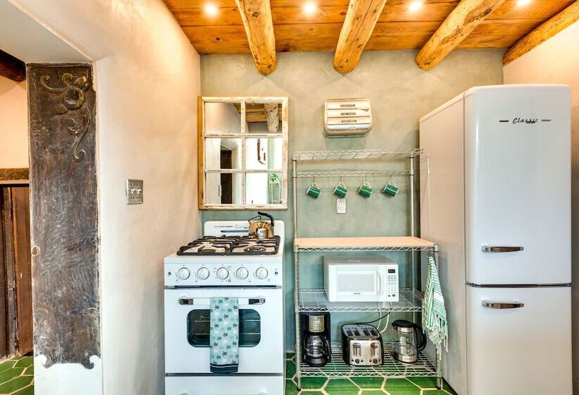 Historic Millicent Rogers Guest House W/ Hot Tub