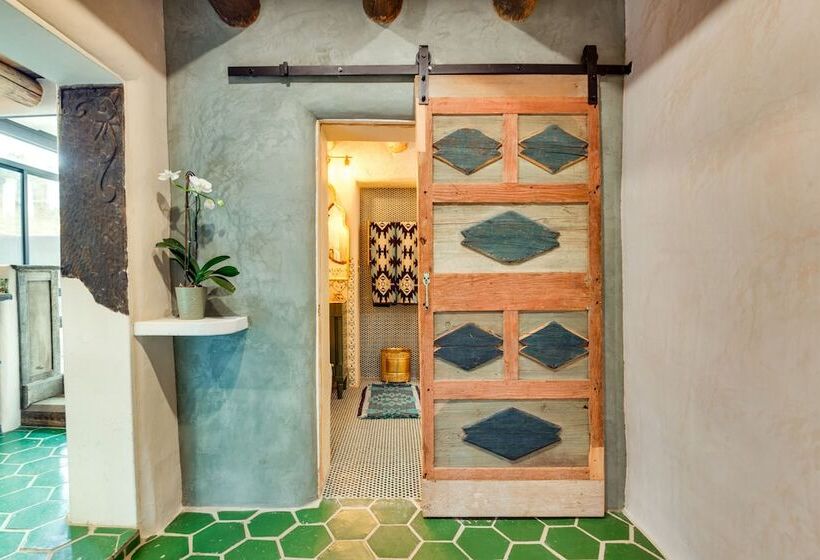 Historic Millicent Rogers Guest House W/ Hot Tub