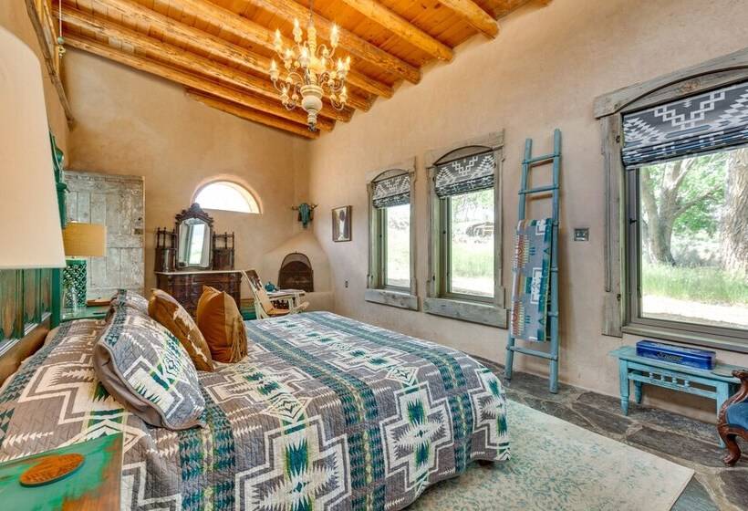 Historic Millicent Rogers Guest House W/ Hot Tub