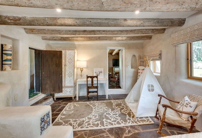 Historic Millicent Rogers Guest House W/ Hot Tub