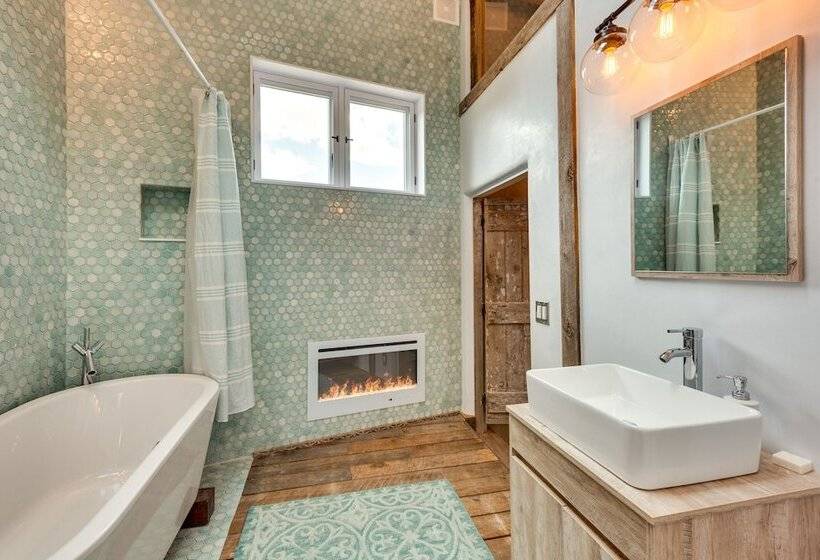 Historic Millicent Rogers Guest House W/ Hot Tub