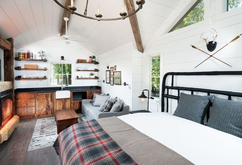 فندق Camp Long Creek