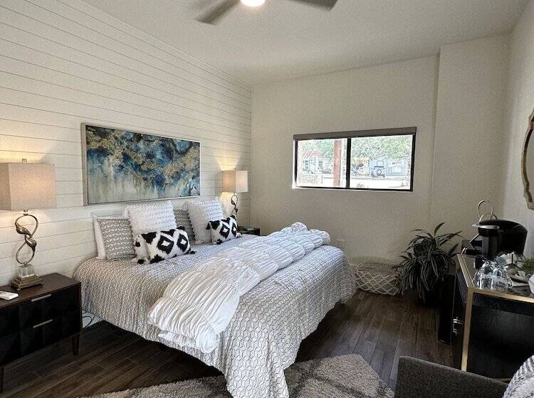 酒店 Eagles Landing Lodge Private Suites And Group Lodging