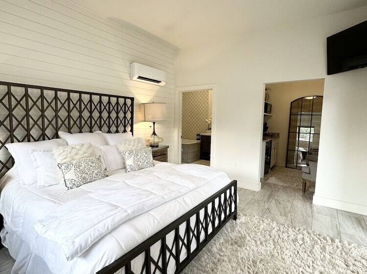 ホテル Eagles Landing Lodge Private Suites And Group Lodging