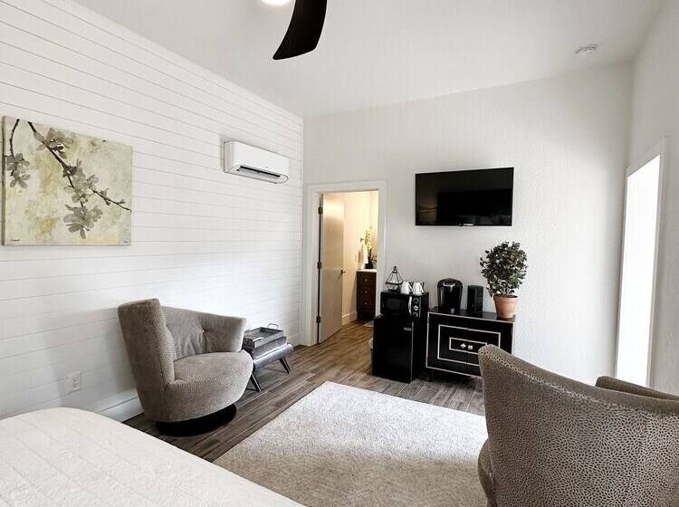 ホテル Eagles Landing Lodge Private Suites And Group Lodging