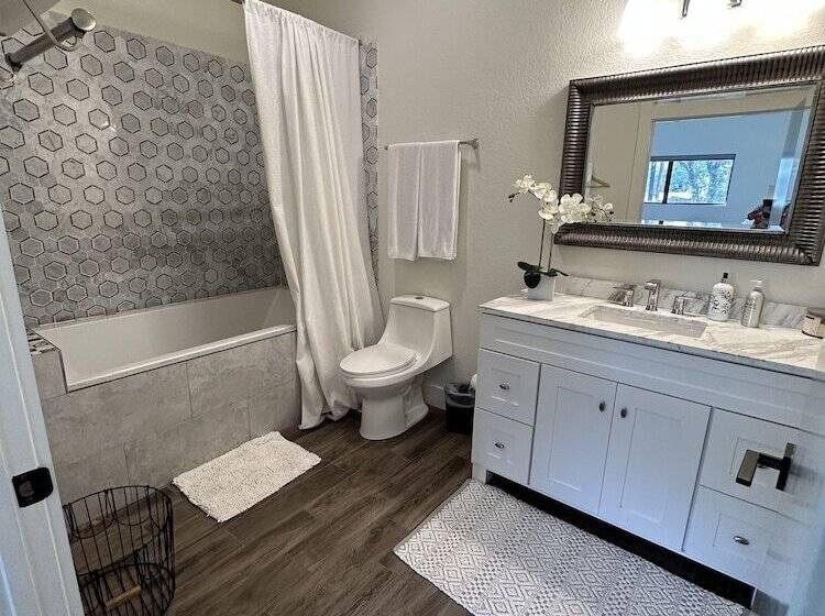 ホテル Eagles Landing Lodge Private Suites And Group Lodging