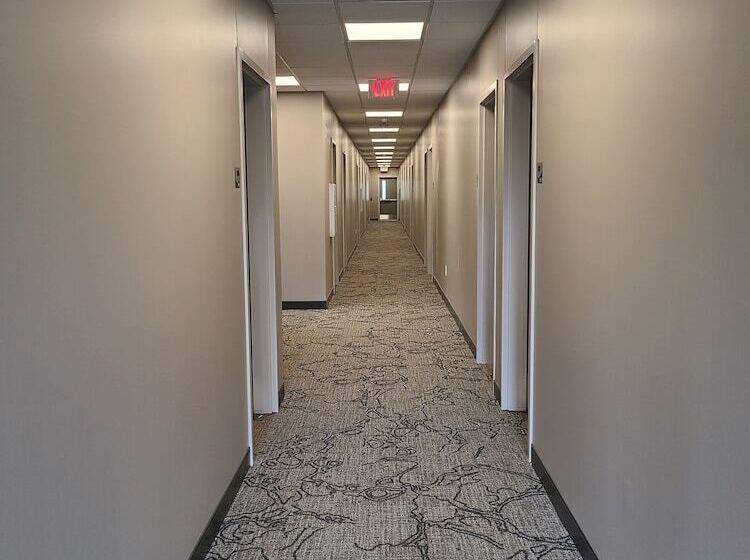 فندق Hamburg Inn & Suites