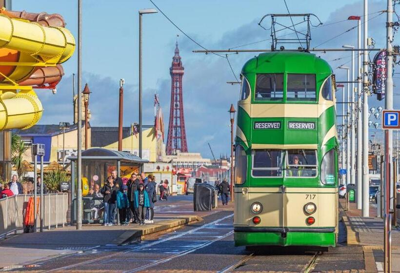 בית מלון כפרי Holiday Inn Blackpool, An Ihg