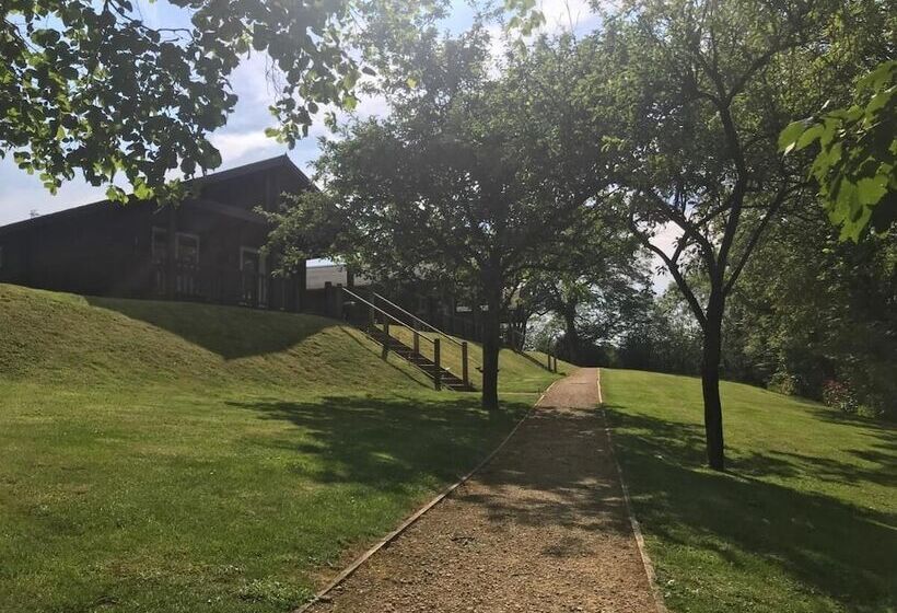 فندق Hollybush Lodges