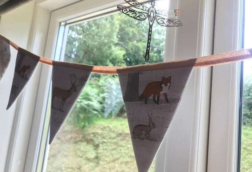 فندق Hollybush Lodges