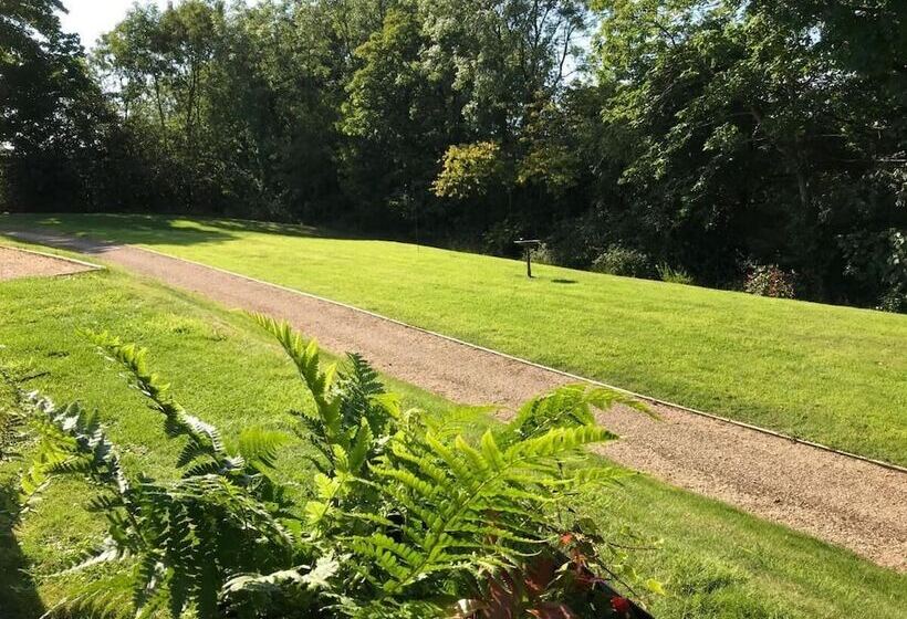 فندق Hollybush Lodges