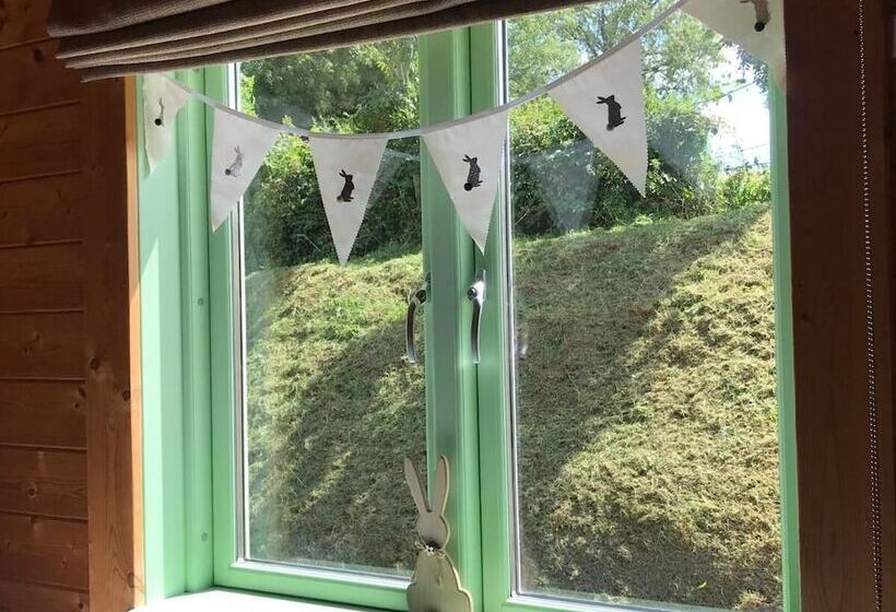 فندق Hollybush Lodges