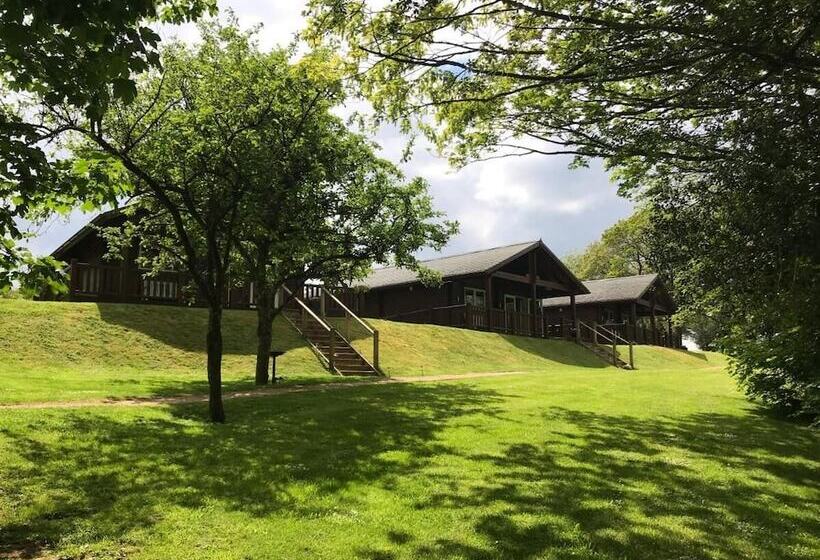 فندق Hollybush Lodges