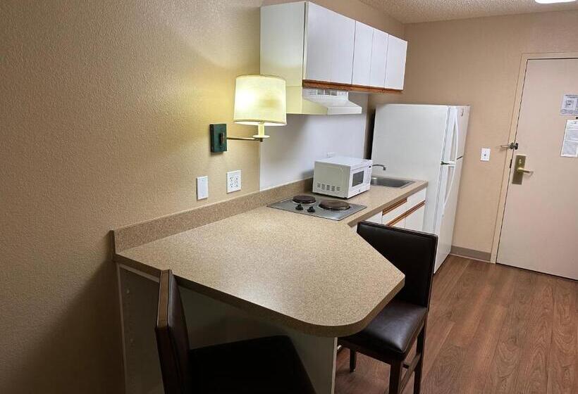 فندق Hometowne Studios By Red Roof Southfield