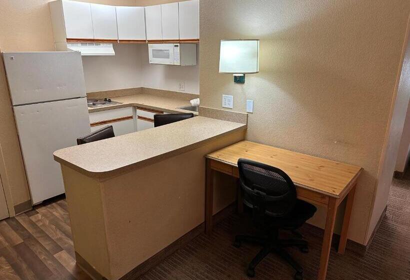 فندق Hometowne Studios By Red Roof Southfield