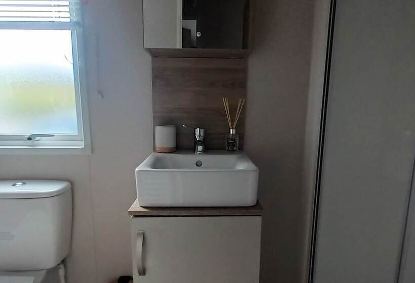 Отель Project Binka Luxury Caravan / Lodge 2 Bedrooms