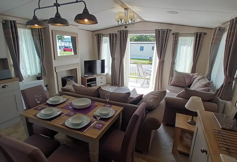 Отель Project Binka Luxury Caravan / Lodge 2 Bedrooms