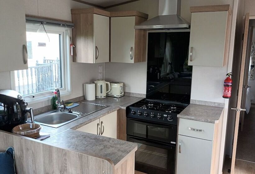 Отель Project Binka Luxury Caravan / Lodge 2 Bedrooms